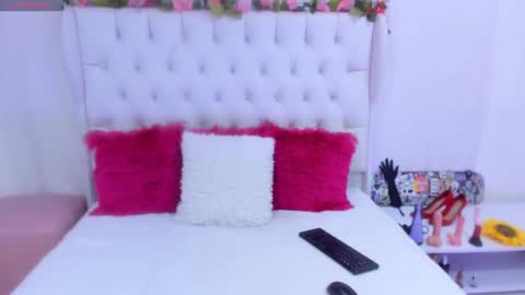 Snapshot of valerik_cano chatting on February 4, 7:11 pm valeria111111 online show from February 4, 7:11 pm