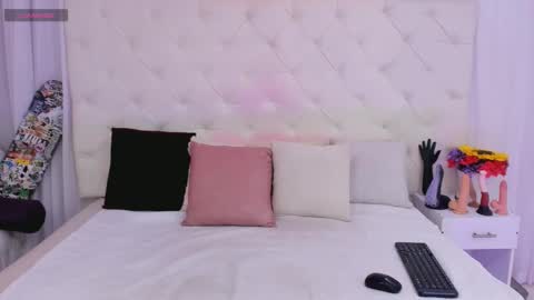 Snapshot of valerik_cano chatting on September 18, 12:20 pm valeria111111 online show from September 18, 12:20 pm