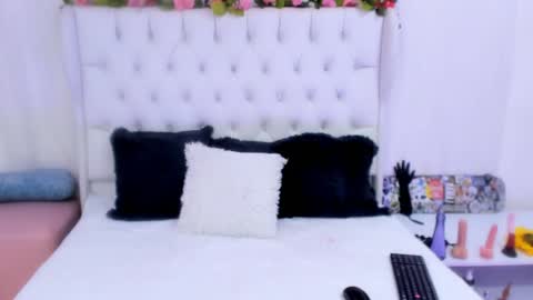 Snapshot of valerik_cano chatting on January 31, 7:18 pm valeria111111 online show from January 31, 7:18 pm