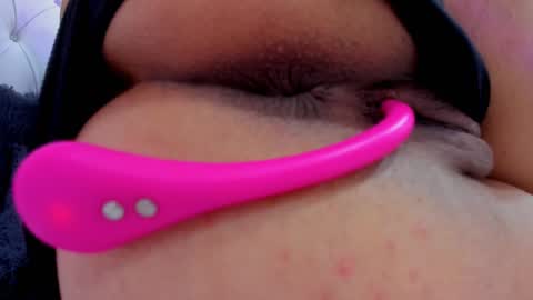 Snapshot of valerik_cano chatting on February 1, 10:23 pm valeria111111 online show from February 1, 10:23 pm