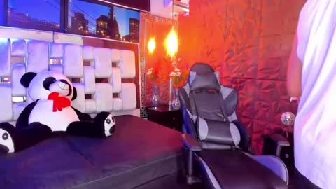 valery_and_dani online show from January 31, 11:45 pm