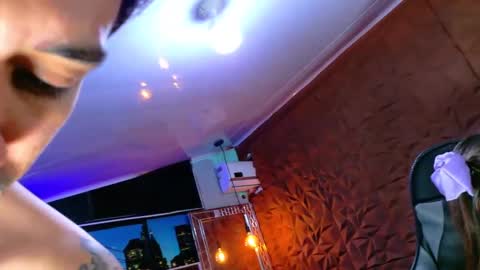 valery_and_dani online show from February 4, 11:38 pm