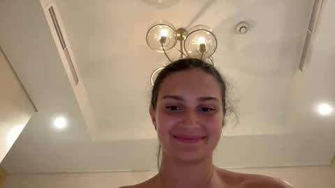 Snapshot of valeryroyale chatting on October 2, 7:01 pm Valery online show from October 2, 7:01 pm
