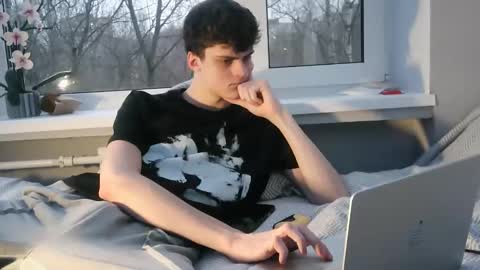 valesios online show from December 3, 1:01 pm