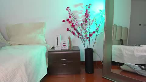 valey_x online show from February 12, 4:49 am