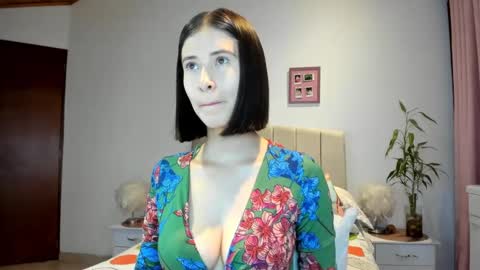 Macarena online show from December 6, 1:35 am