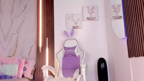 Vallolet Peach  online show from January 13, 12:02 pm