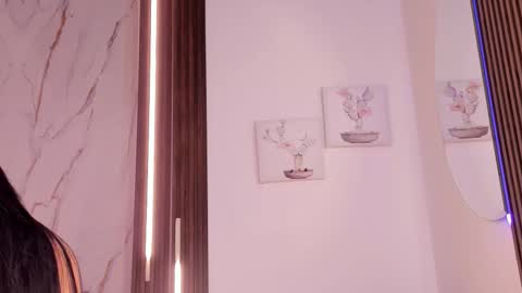 Vallolet Peach  online show from March 26, 12:21 pm