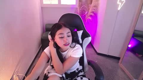 vallolett__ online show from February 26, 7:39 pm