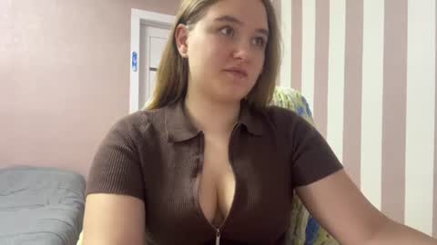 Lily online show from June 18, 11:32 pm