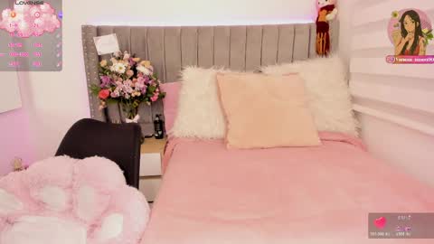 vanesa_moon_ online show from April 8, 11:52 pm