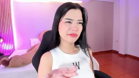 vanessaduval online show from November 16, 4:25 am