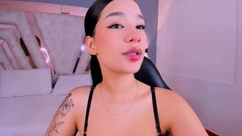 vanessaduval online show from December 20, 4:08 am