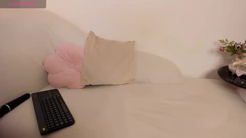 V online show from September 12, 2:30 pm