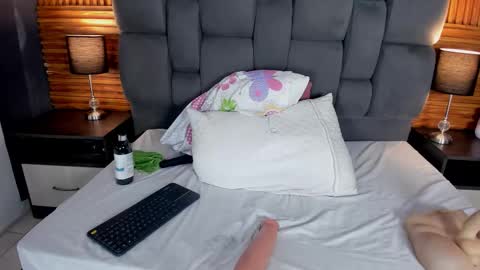 Vanessa Hard online show from March 7, 3:39 am