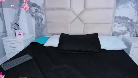 vanessascott_ online show from October 15, 6:27 am