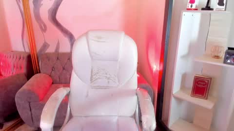 vanessascott_ online show from April 22, 7:04 am