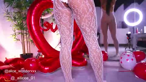 Snapshot of vanessasimon chatting on February 14, 6:34 am Vanessa Simon online show from February 14, 6:34 am