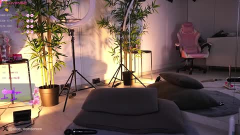 Snapshot of vanessasimon chatting on January 25, 11:44 am Vanessa Simon online show from January 25, 11:44 am