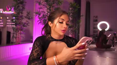 Snapshot of vanessasimon chatting on March 2, 9:21 am Vanessa Simon online show from March 2, 9:21 am