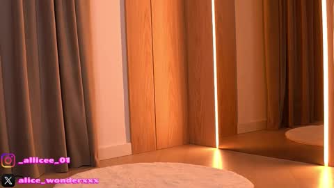 Vanessa Simon online show from March 12, 6:50 am