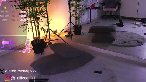 Snapshot of vanessasimon chatting on March 4, 1:06 pm Vanessa Simon online show from March 4, 1:06 pm