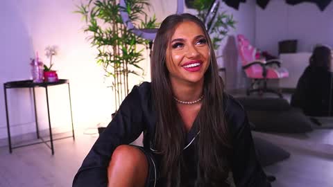 Snapshot of vanessasimon chatting on February 2, 12:46 pm Vanessa Simon online show from February 2, 12:46 pm
