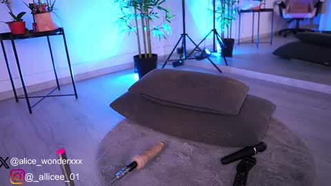 Snapshot of vanessasimon chatting on March 8, 10:11 am Vanessa Simon online show from March 8, 10:11 am