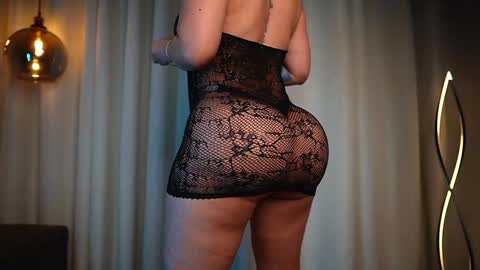 Snapshot of vaniaa_ chatting on December 27, 5:31 am Vania online show from December 27, 5:31 am