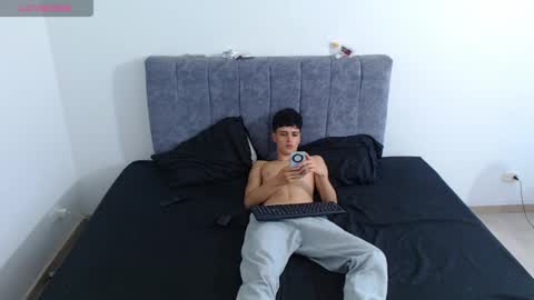 Ruby and Vanie online show from April 19, 10:45 pm