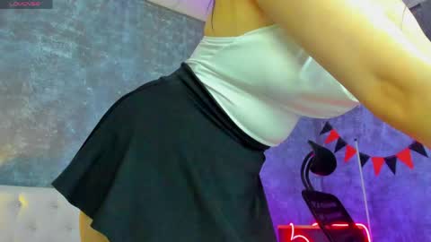 Mia online show from May 7, 2:18 am