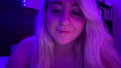 vanillapuddingpie online show from April 20, 1:52 am