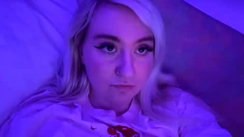 vanillapuddingpie online show from April 9, 4:05 am