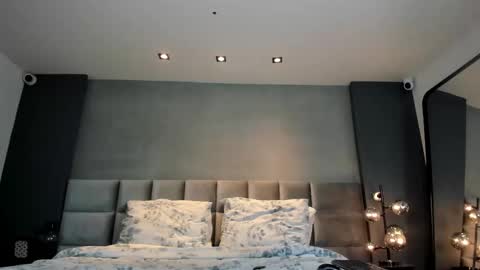 VANNA  online show from September 15, 7:37 pm