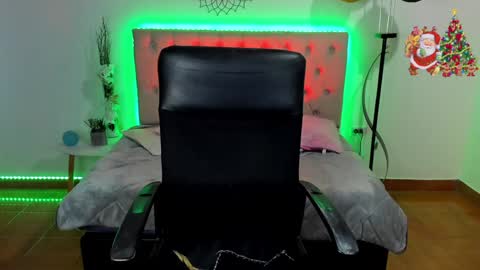 Snapshot of vanne_cooper_ chatting on December 5, 10:39 pm Vanne online show from December 5, 10:39 pm