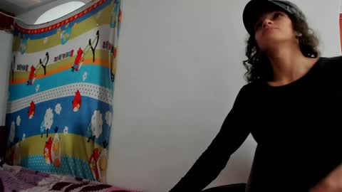 vannellope_vladimir online show from May 7, 4:13 pm