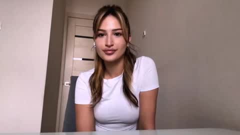 Mia online show from April 23, 12:29 pm