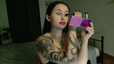 vaolietkat online show from November 11, 7:10 am