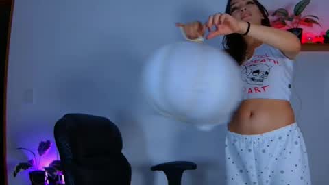 Vayolett online show from October 4, 2:31 am