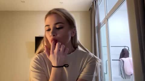 Monika online show from February 13, 2:09 pm