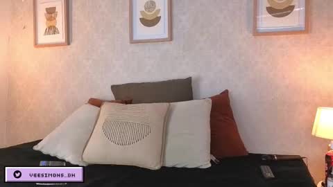 Vee Simons online show from March 2, 7:42 pm