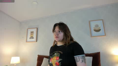 Vee Simons online show from December 1, 7:45 pm