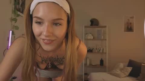 Snapshot of vegas_v chatting on September 20, 2:53 pm Maria online show from September 20, 2:53 pm
