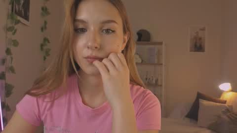 Snapshot of vegas_v chatting on September 25, 1:51 pm Maria online show from September 25, 1:51 pm