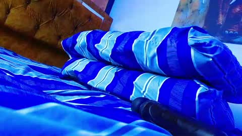 velk_hot1 online show from April 7, 10:23 pm