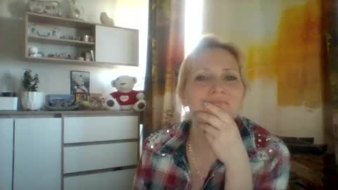 velka_raspberry online show from May 8, 8:20 am