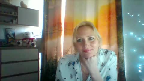 velka_raspberry online show from May 18, 1:06 pm