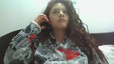 velvet_moon_v online show from April 18, 7:58 pm