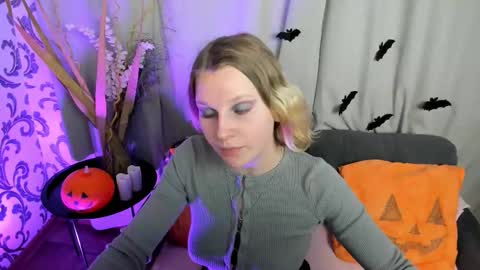 velvet_peach_ online show from November 2, 11:10 am