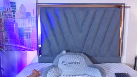 velvetfox_ online show from March 4, 9:56 pm